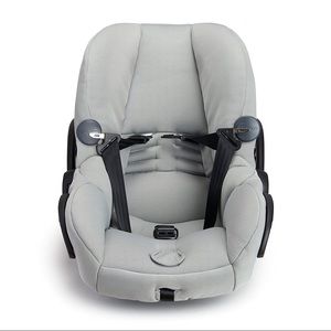 Munchkin Brica magnetic carseat harness holder